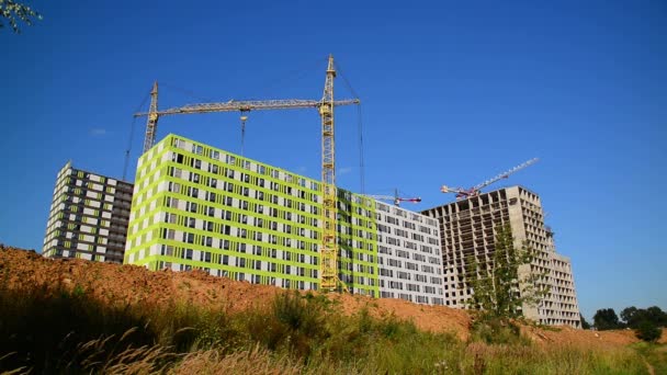 Construcción de casas de diferente arquitectura en Moscú, Rusia — Vídeos de Stock