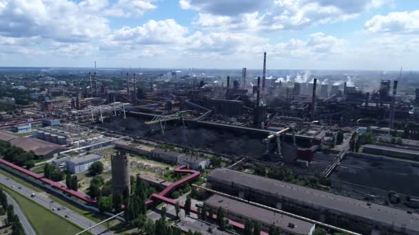 러시아, 리페 츠 크 - 7 월 11 일. 2017 년: 금속 공학 공장 NLMK 그룹. 높이 에서 본 광경 — 비디오