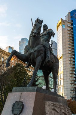 Moscow, Rusya Federasyonu-2 Kasım. 2017. Rus General Bagration iş merkezi Tower-2000 önce anıt