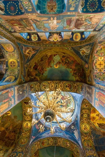 St. 圣彼得堡, 俄罗斯-2017年6月6日。在基督复活大教堂装饰镶嵌的天花板 — 图库照片