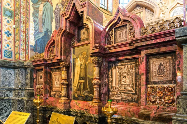 São Petersburgo, Rússia - 6 de junho de 2017. Kyot Norte na Igreja do Salvador em Sangue ou Catedral da Ressurreição de Cristo — Fotografia de Stock