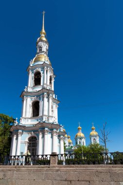 St. Petersburg, Rusya - 4 Haziran 2017. Deniz St. Nicholas Katedrali'nin çan kulesi
