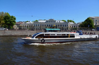 St. Petersburg, Rusya - 4 Haziran 2017. Odyssey - zevk tekne Nehri üzerinde