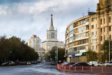 Volgograd, Rusya Federasyonu - Kasım 04.2016. Tren istasyonu Gogol sokak tarafındaki görünümünü.