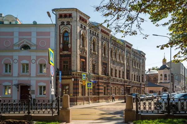 Moskau, Russland - 31. August. 2017. Heimat des patriarchalischen Metropoliten von Konstantinopel und Tempel des Hl. Sergius von Radonesch — Stockfoto