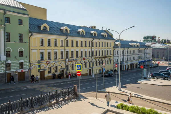 Moscou, Russie - 31 août. 2017. Centre commercial et complexe résidentiel - Neglinnaya Plaza — Photo