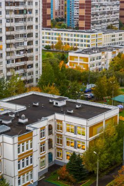 Alan ana ve Okulu, Moskova, Rusya ile sonbaharda uyku cityscape