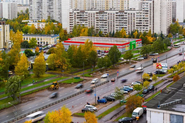 Moscú, Rusia - 9 de octubre. 2017. Paisaje urbano Zelenograd zona de dormir en otoño — Foto de Stock