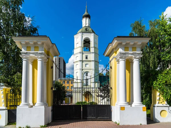 Temple of St. Philip, Metropolitan of Moscow, in Meshchansky Sloboda in Moscow, Russia — Stock Photo, Image