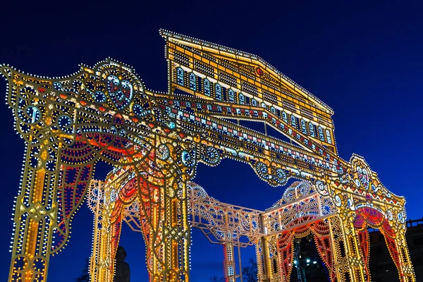 Mosca, Russia - 10 gennaio. 2018. installazione di luce al festival viaggio a Natale in Piazza della Rivoluzione — Foto Stock