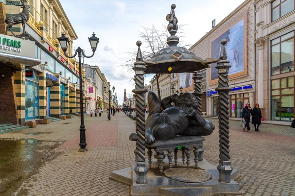 Kazan, Russia - March 27. 2017. Monument to cat in Bauman Street. — Stock Photo, Image