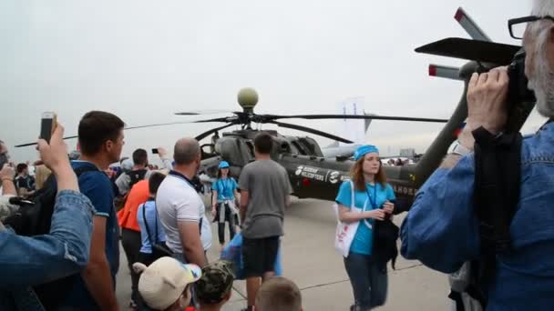 Zhukovsky, russland - 24. Juli 2017. Russischer schwerer Mehrzweck-Transporthubschrauber mi 26 auf der internationalen Luft- und Raumfahrtmesse maks 2017 — Stockvideo