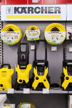 Moskova, Rusya - 20 Şubat 2018. Oto yıkama Karcher elektronik mağaza Eldorado