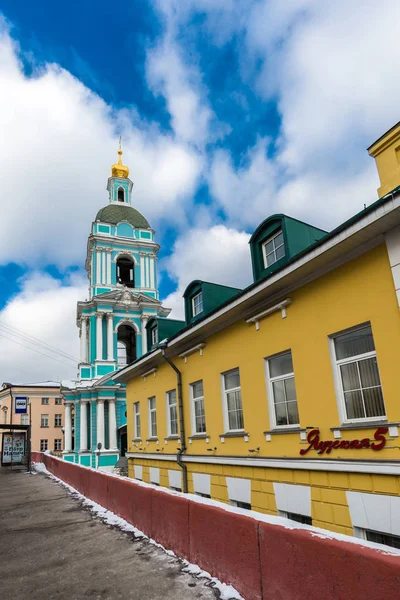 Moscou, Rússia - 22 de fevereiro de 2018. Igreja da Trindade da Vida-dando nos Serebrians — Fotografia de Stock