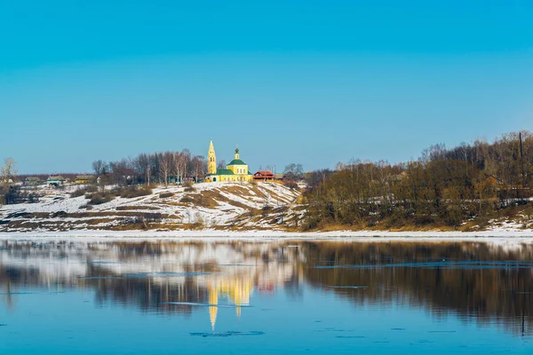 Trinity Church in city of Tutaev, Russia. golden tourist ring — Stock Photo, Image