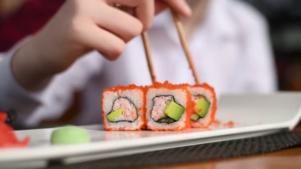 Teenager eats rolls in restaurant — Stock Video