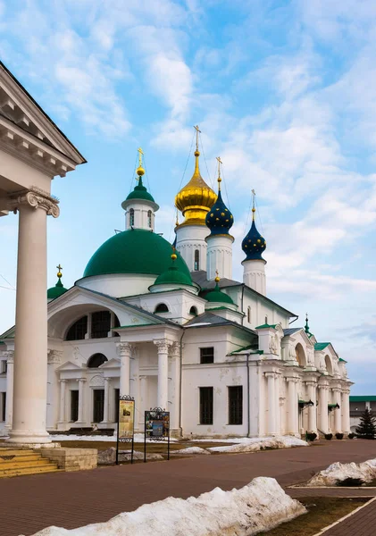 罗斯托夫/大诺夫, 俄罗斯-3月30.2016。大教堂 Spaso Yakovlevsky 修道院 — 图库照片