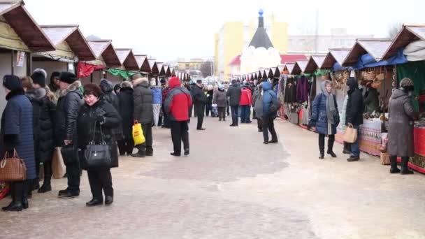 Dmitrov, russland - märz 10. 2018. Verkauf von Bekleidung auf dem zentralen Markt auf dem Handelsgebiet — Stockvideo