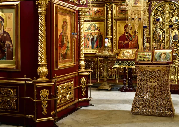 Dmitrov, Rusia - 10 de marzo. 2018. interior Borisoglebsky monasterio masculino —  Fotos de Stock