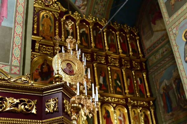 Dmitrov, Rusia - 10 de marzo. 2018. iconostas del monasterio masculino de Borisoglebsky — Foto de Stock