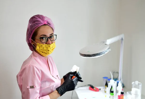 The doctor the cosmetician on workplace — Stock Photo, Image