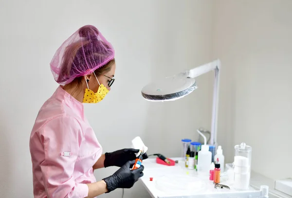 The doctor the cosmetician on workplace — Stock Photo, Image