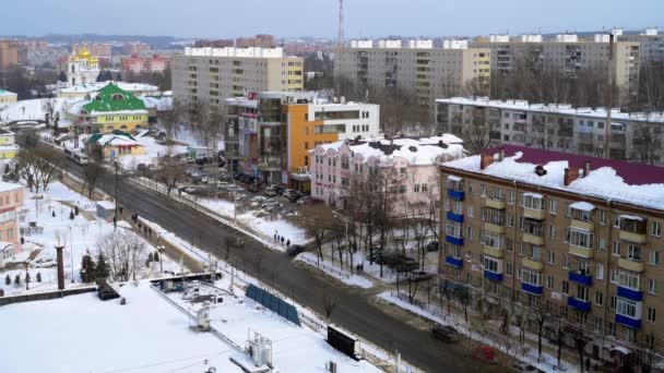 Dmitrov, Rusya Federasyonu - 10 Mart. 2018. yukarıdan Sovetskaya sokakta şehir merkezinde bulunan görüntüleyin — Stok video