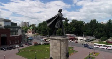 Lipetsk, Rusya Federasyonu - 11 Temmuz. 2017. uçuş Peter Anıtı çevresinde ben