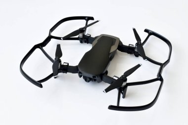 Koruma vidalar beyaz arka plan üzerinde siyah quadrocopter
