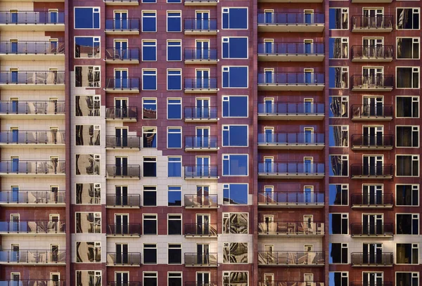 Fachada do moderno edifício de apartamentos em Moscou, Rússia — Fotografia de Stock