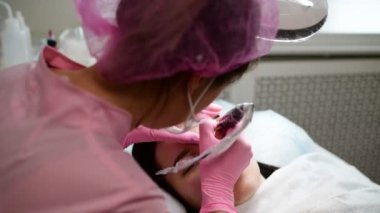 İşten kalıcı makine dövme ustası