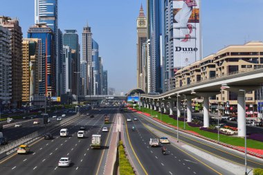 Dubai, Birleşik Arap Emirlikleri - 8 Nisan. 2018. Şeyh Zayed Yolu geliştirilmesi