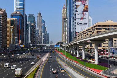 Dubai, Birleşik Arap Emirlikleri - 8 Nisan. 2018. Şeyh Zayed Yolu geliştirilmesi