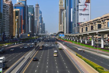Dubai, Birleşik Arap Emirlikleri - 8 Nisan. 2018. Şeyh Zayed Yolu geliştirilmesi