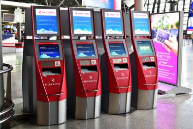Moskova, Rusya - 4 Nisan. 2018. stand yalnız havayolu iade Rossiya Vnukovo Havalimanı