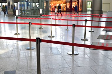 Moskova, Rusya - 4 Nisan. 2018. kemer korkulukları Vnukovo Havalimanı