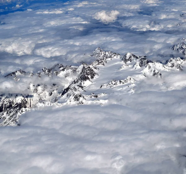 Vue sur les montagnes du Caucase d'en haut — Photo