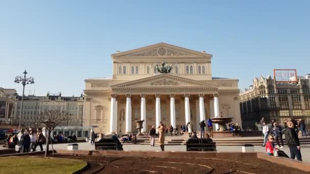 Moskva, Ryssland - 14 April. 2018. Bolsjojteatern på Theater Square — Stockvideo