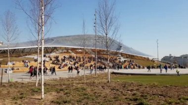 Moskova, Rusya - 14 Nisan. 2018. kabuk ve amfitiyatro Park Zaryadye cam