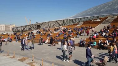 Moskova, Rusya - 14 Nisan. 2018. kabuk ve amfitiyatro Park Zaryadye cam