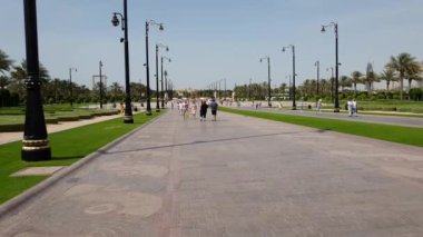 Dubai, Birleşik Arap Emirlikleri - 8 Nisan. 2018. turist Sarayı Şeyh Muhammed için önde gelen cadde üzerinde