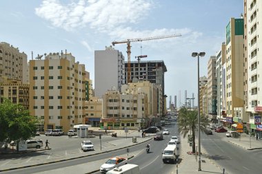 Sharjah, Birleşik Arap Emirlikleri - 8 Nisan. 2018. Basra Körfezi St ve petrol platformlar bir görünümünü