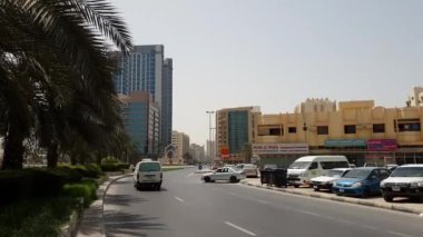 Ajman, Birleşik Arap Emirlikleri - 11 Nisan. 2018. tipik cityscape yol ile