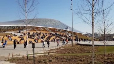 Moskova, Rusya - 14 Nisan. 2018. kabuk ve amfitiyatro Park Zaryadye cam