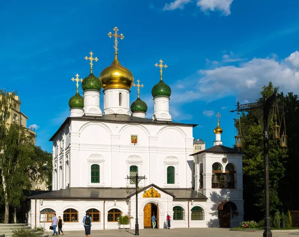 Moskou, Rusland - 24 juli. 2017. de kathedraal van de vergadering van de ikoon van de moeder Gods van Vladimir in Chistye klooster — Stockfoto