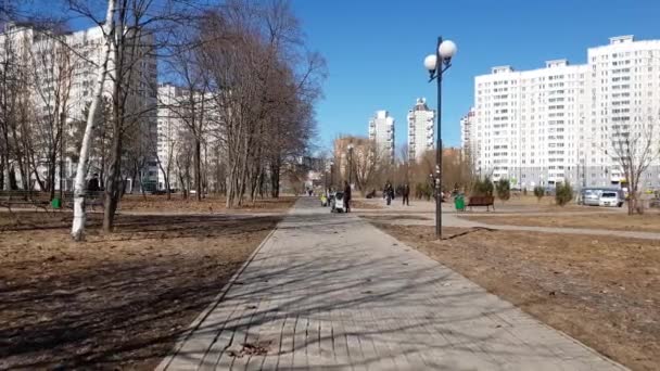 Moscou, Rússia - 22 de abril de 2018. 20 distrito da cidade de Zelenograd . — Vídeo de Stock