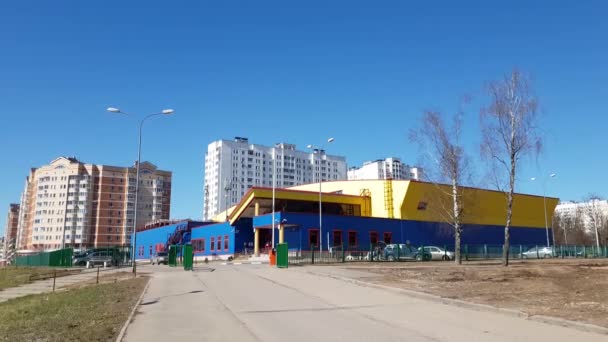 Moskva, Rusko Duben 22.2018. sportovní komplex ledový palác zimních sportů v Zelenograd — Stock video