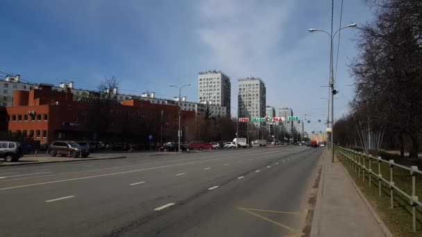 Moscow, Rusland-April 24.2018. Centrale prospekt is de belangrijkste straat van Zelenograd — Stockvideo