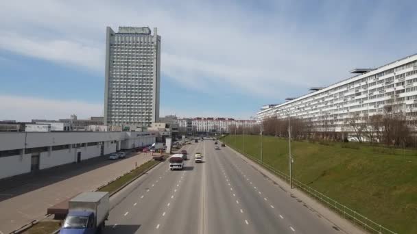 Moscow, Rusland-April 24.2018. Savelkinsky passage, een van de straten in het centrum van Zelenograd — Stockvideo