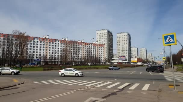 Moscow, Rusland-April 24.2018. Centralnyi prospekt is de belangrijkste straat van Zelenograd — Stockvideo